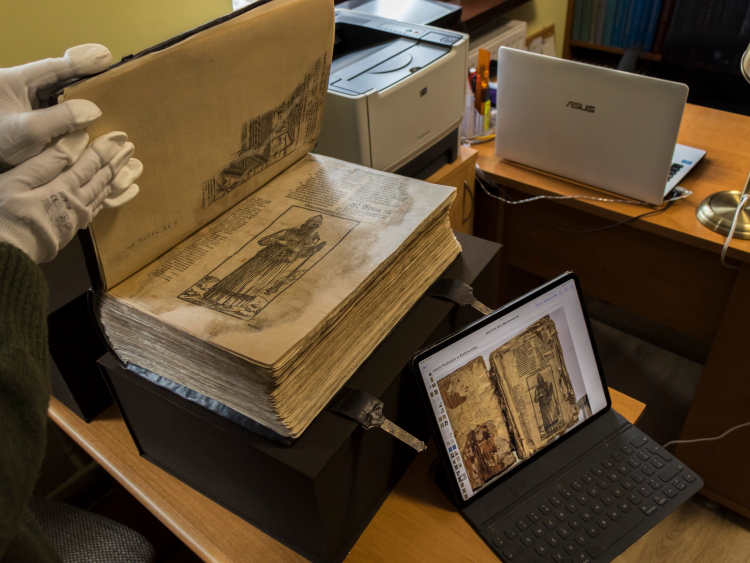 Muzeum Podlaskie odrestaurowało cenne XVI-wieczne starodruki: Biblię Brzeską i Biblię Huttera